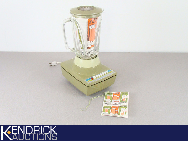 lot 34 image: NEW Vintage Hamilton Beach Scovill Blender