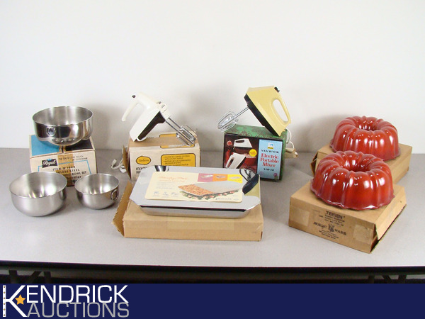 lot 48 image: Large Lot of Vintage New Old Stock Baking Items