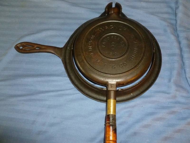 lot 3 image: Antique Wagner Waffle Pan