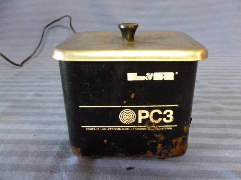 lot 26 image: Jewelry Cleaner