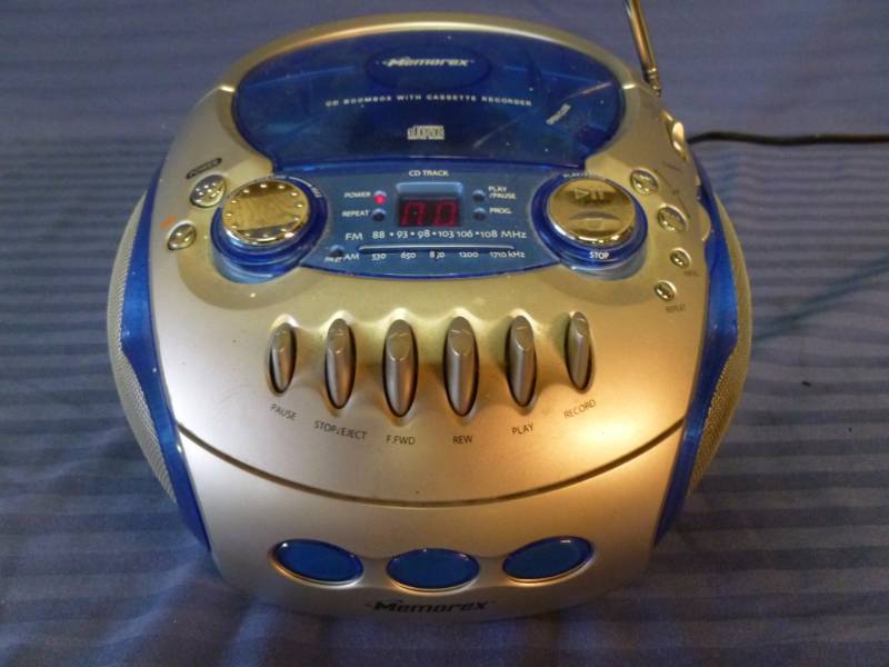 lot 29 image: Shelf Radio