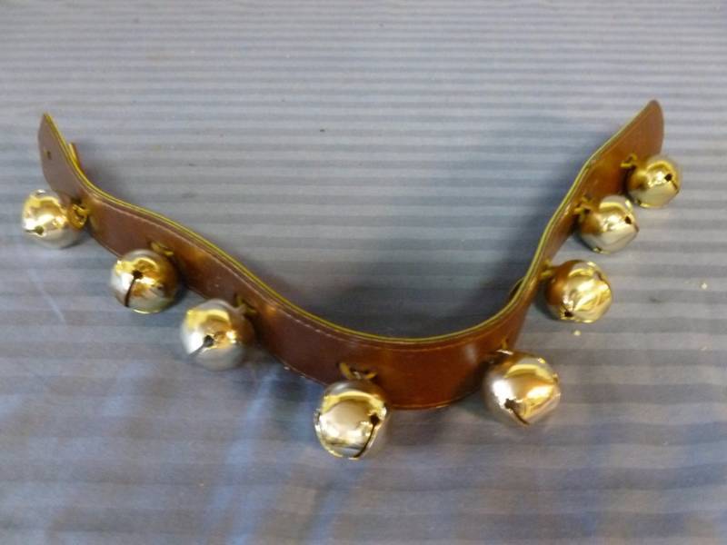 lot 32 image: Sleigh Bells