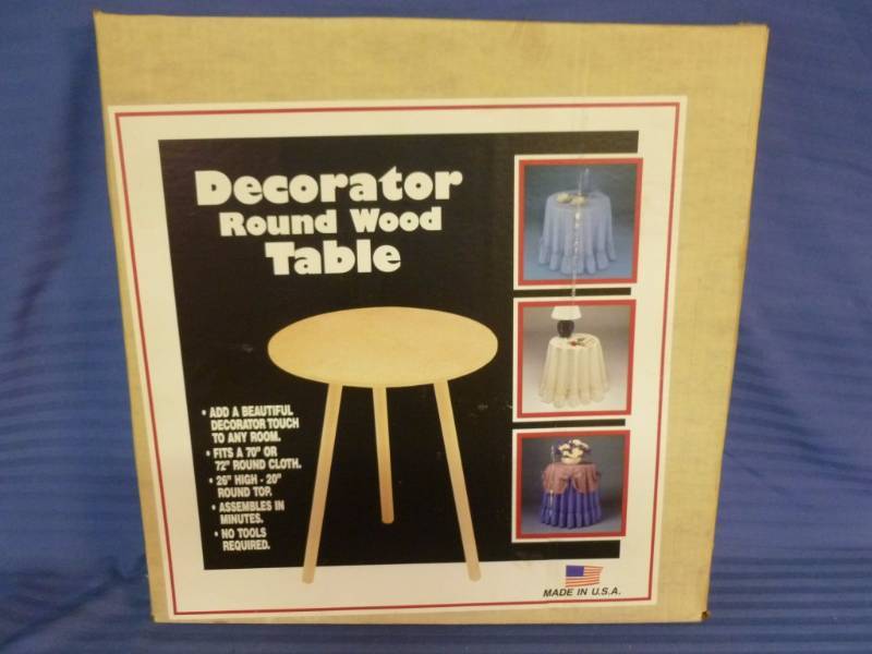lot 33 image: Wood Table