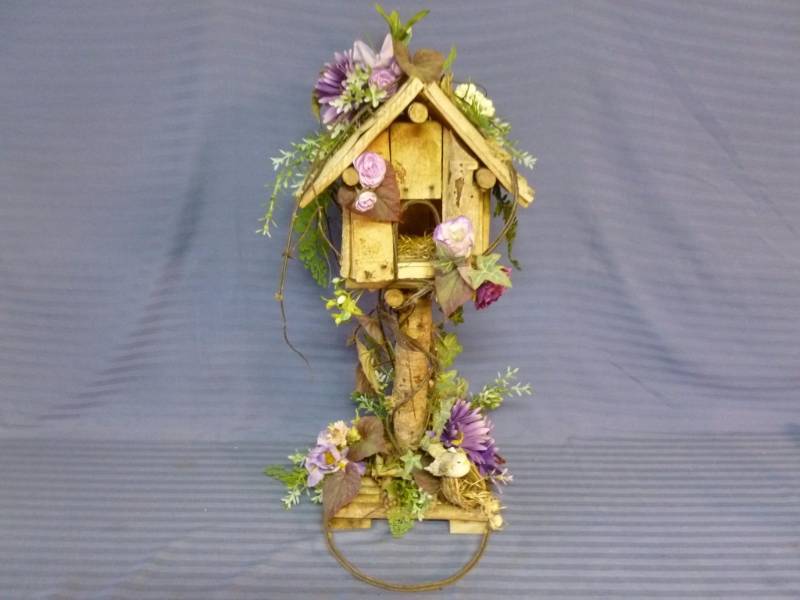 lot 35 image: Decorative