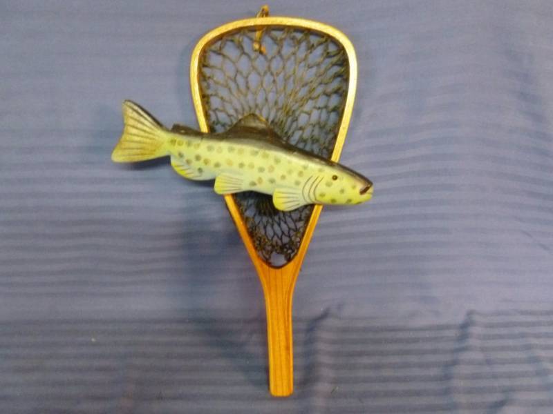 lot 45 image: Trout Net Decoration