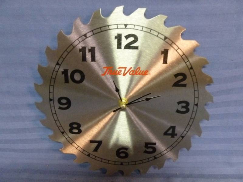 lot 60 image: Saw Blade Clock