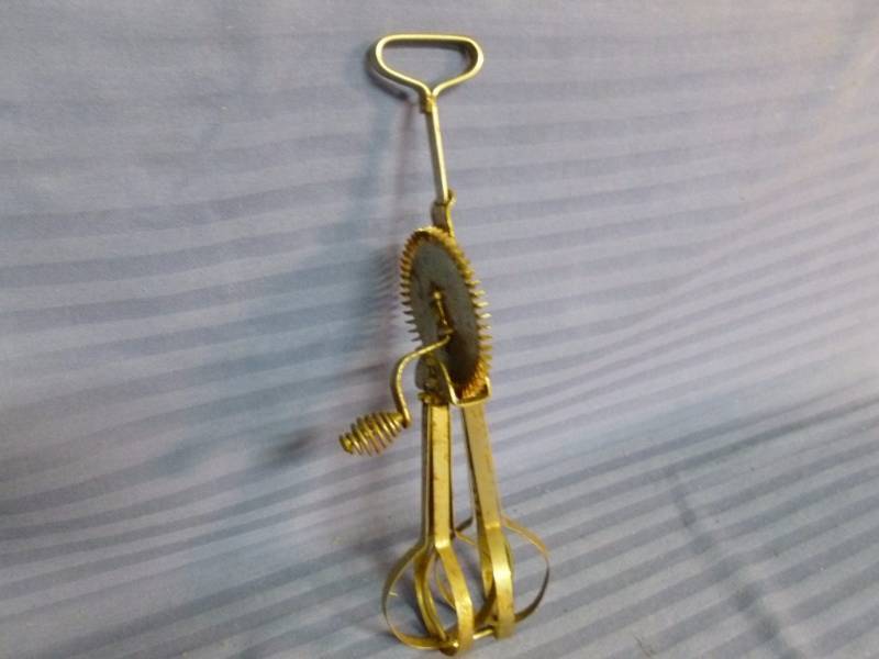 lot 67 image: Antique Egg Beater