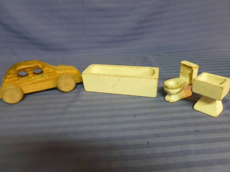 lot 71 image: Vintage Wooden Toys