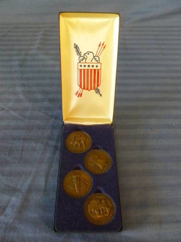 lot 81 image: Medallion Set
