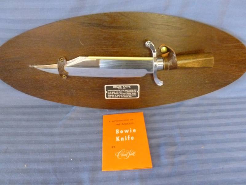 lot 93 image: Large Bowie Knife