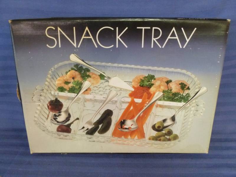 lot 105 image: International Silver Snack Tray