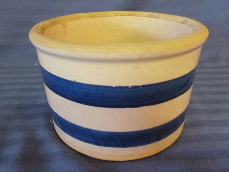 lot 116 image: Vintage Crock