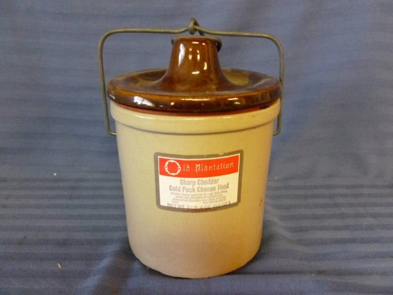 lot 119 image: Cheese Crock