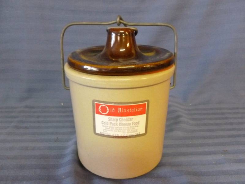 lot 120 image: Cheese Crock
