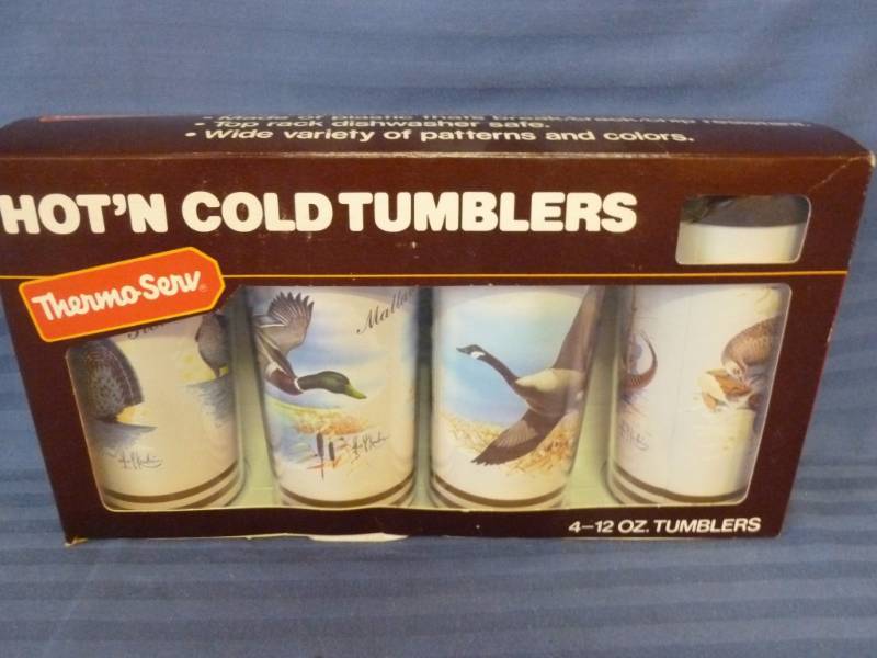 lot 144 image: Vintage Les Kouba Mugs