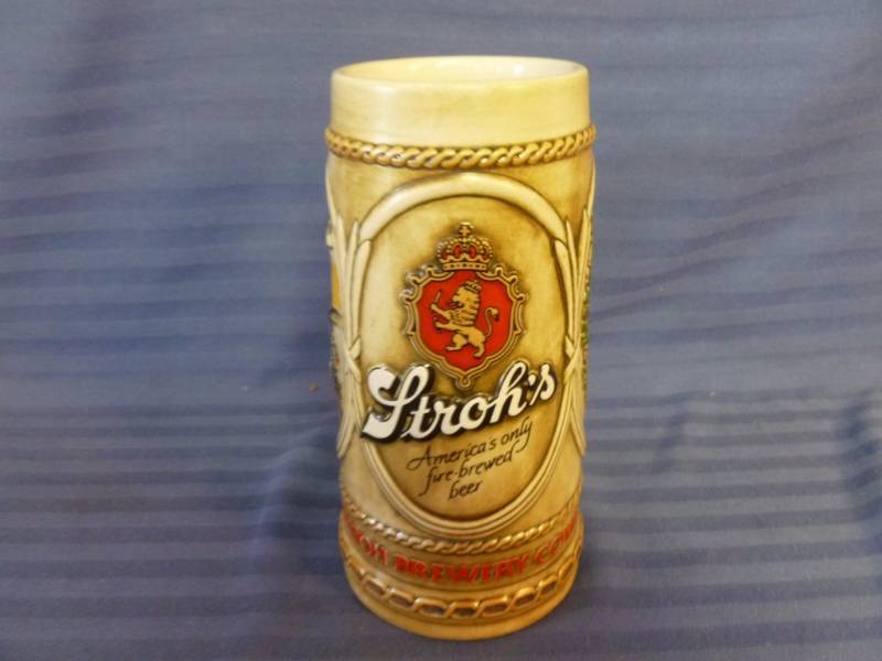 lot 148 image: Strohs Beer Stein