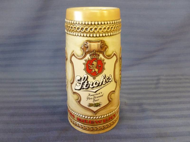 lot 150 image: Strohs Beer Stein