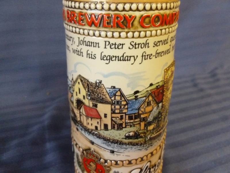 lot 152 image: Strohs Beer Stein