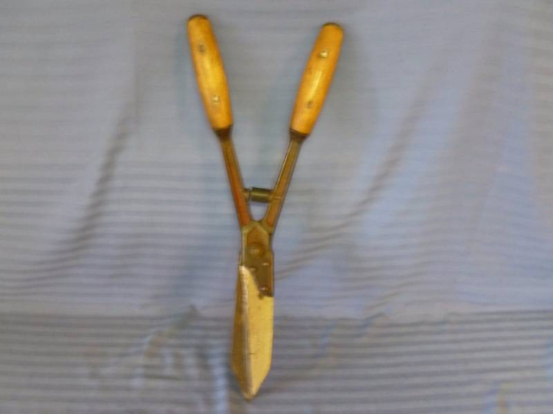 lot 154 image: Vintage Shears