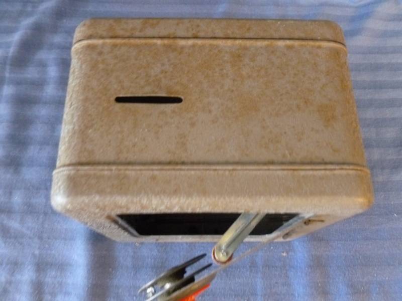 lot 155 image: Vintage Coin Safe