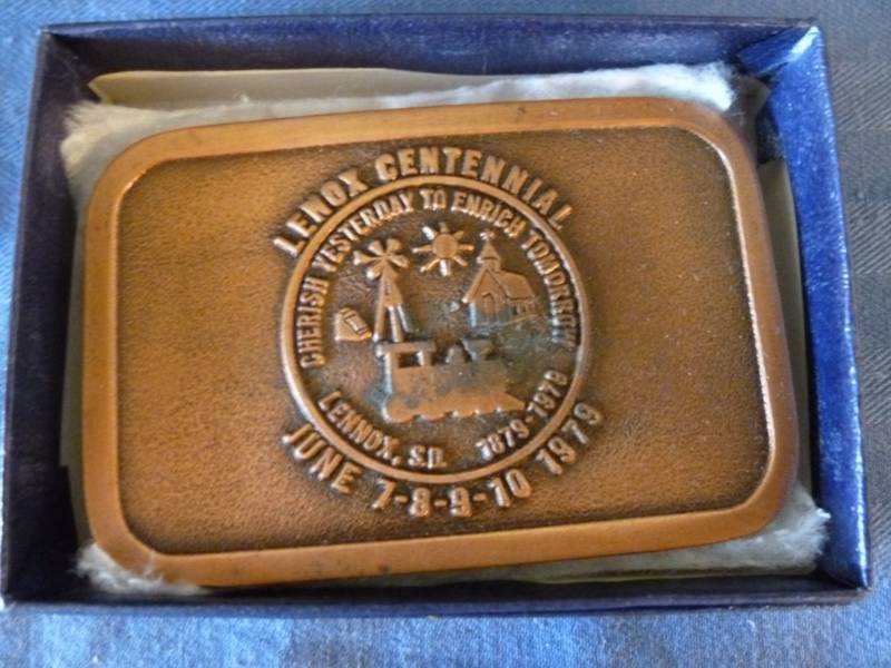 lot 183 image: Collectible Belt Buckle