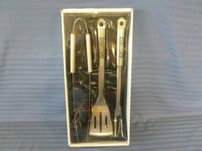 lot 205 image: Grill Set