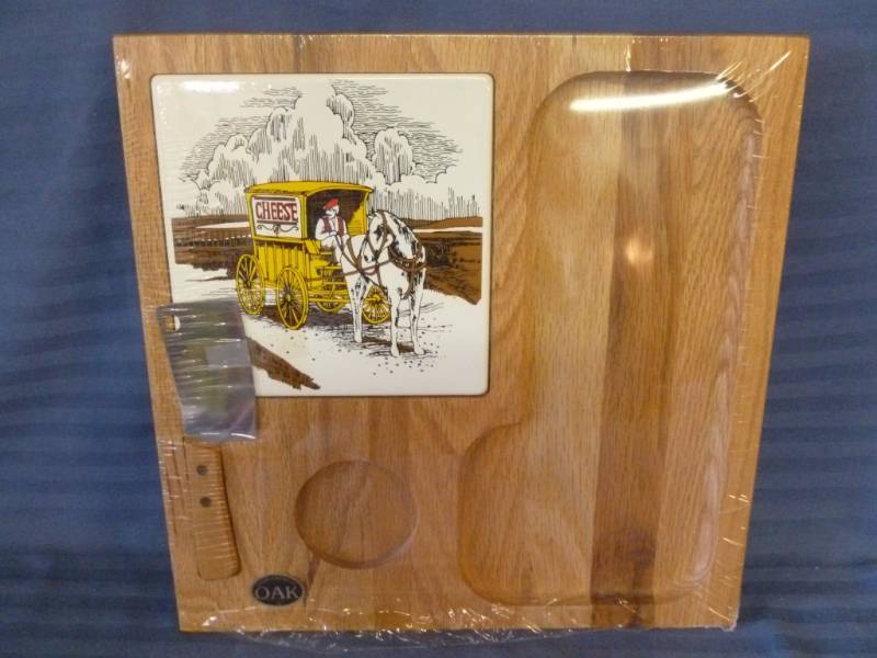 lot 248 image: Oak Cheese Block