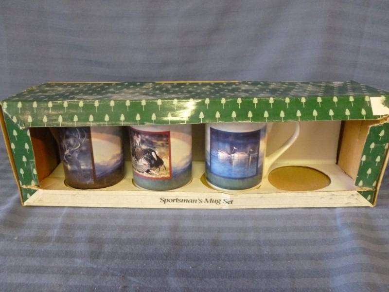 lot 249 image: Mug Set