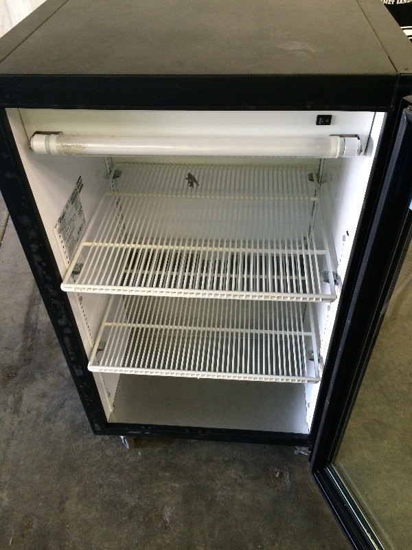 True Refrigerator with Glass Door  Mod# GDM-07  R134A  115 volt   Runs and cools  10-15 cu ft