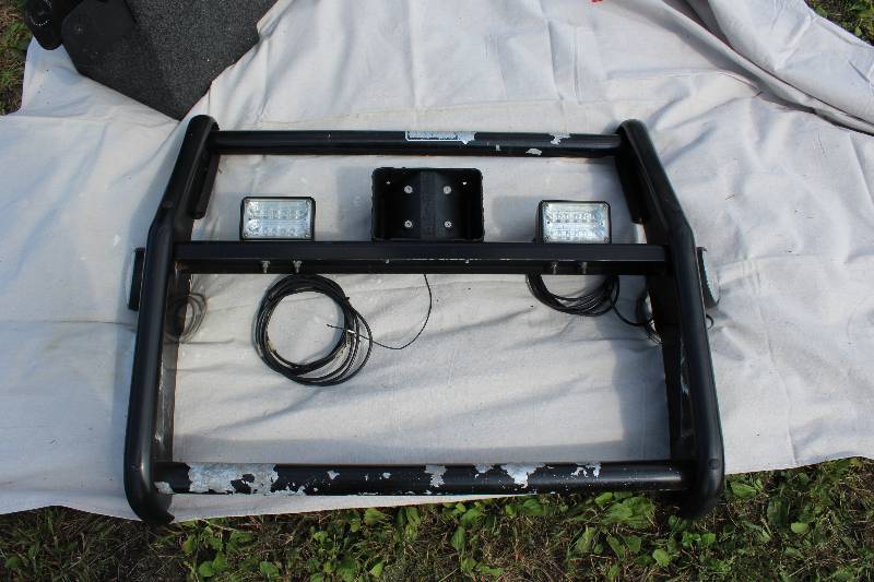 lot 9 image: Police Cattle Guard wFlood Lights & Cords 37 x 32.