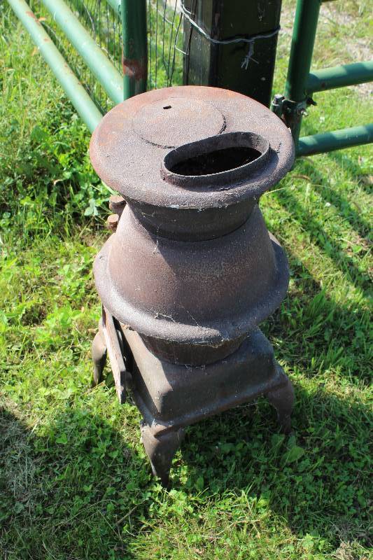 lot 16 image: Vintage Metal Stove Furnace wLid 14 x 19 X 32.