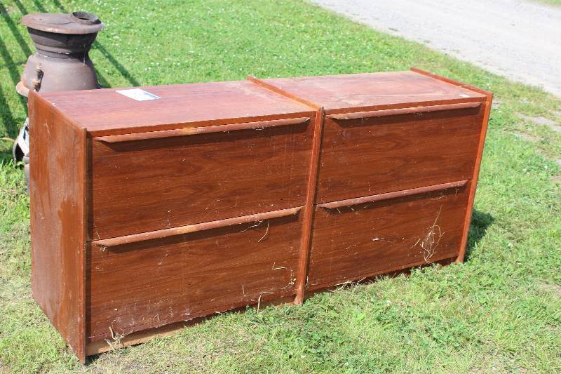 lot 15 image: Wooden Dresser Unit w2 Drawers 18 x 65 x 30.