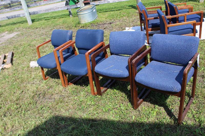 lot 18 image: Lot of (4) Wooden Chairs wArm Rests & Blue Upholstery 22 x 22 x 31.