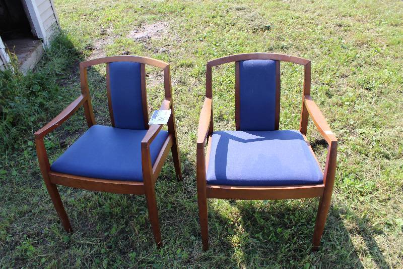 lot 19 image: Lot of (2) Wooden Chairs wArm Rests & Blue Upholstery 23 x 20 x 33.
