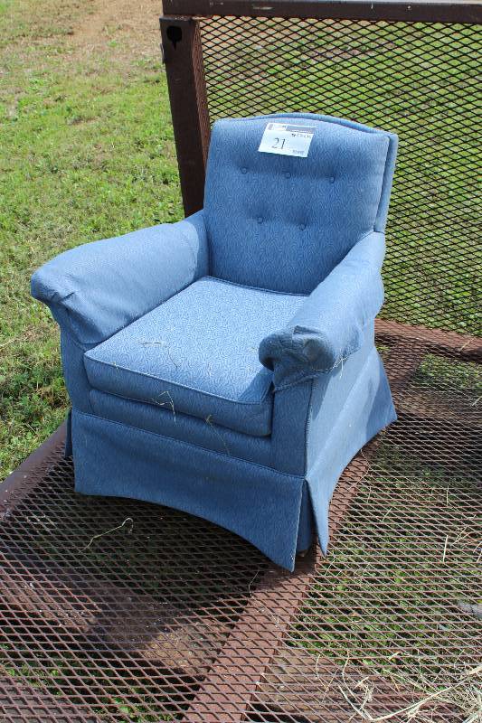 lot 21 image: Sofa Seat wBlue Upholstery 30 x 30 x 32.