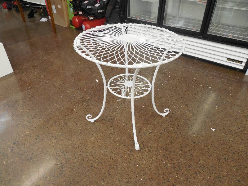 Coral Coast Amelie 30 in. Round Bistro Table