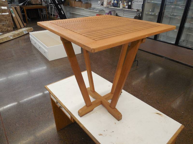 International Caravan Royal Tahiti 28 Square Pyramid Patio Table