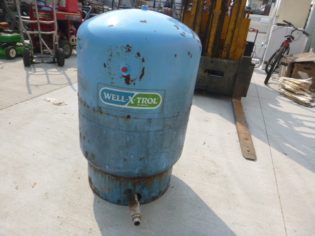 lot 6 image: Well-X-Trol Pressure Tank