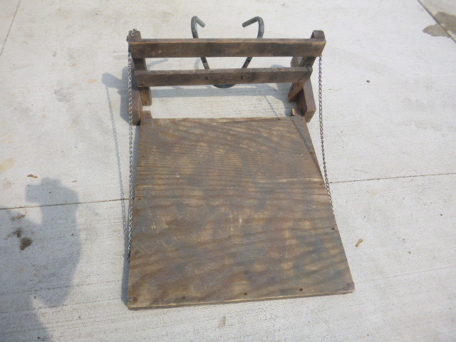 lot 15 image: Dog Landing Platform