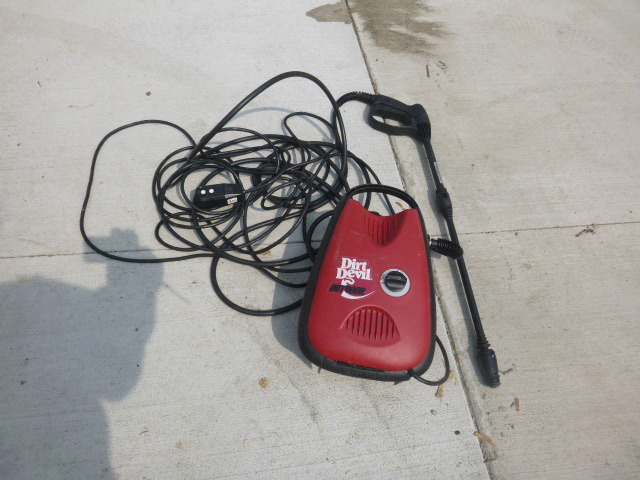 lot 19 image: Dirt Devil Outdoor Pressure Washer