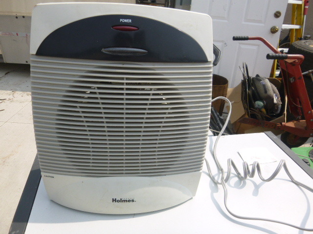 lot 23 image: Holmes Electric Heater