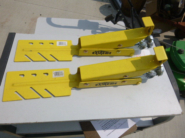 lot 25 image: 2 Extreme Roof Jacks