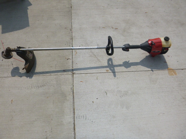 lot 28 image: Craftsman Weedwacker