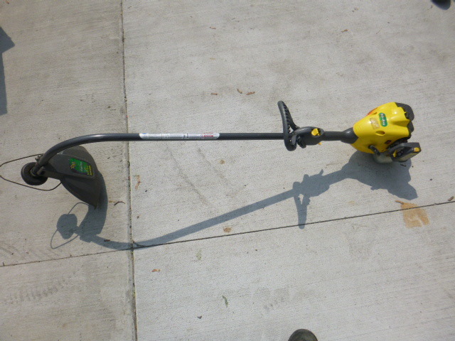 lot 29 image: Weed Eater Max Trimmer