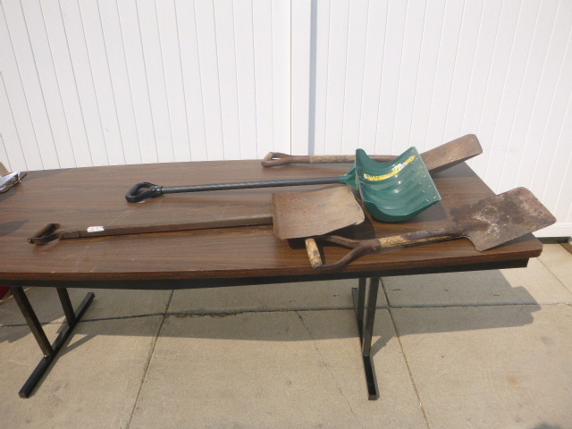 lot 42 image: 4 Shovels