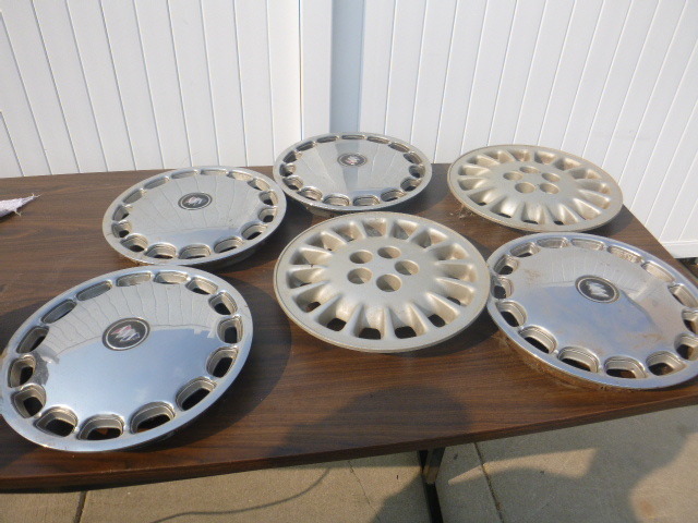 lot 53 image: 6 Hub Caps