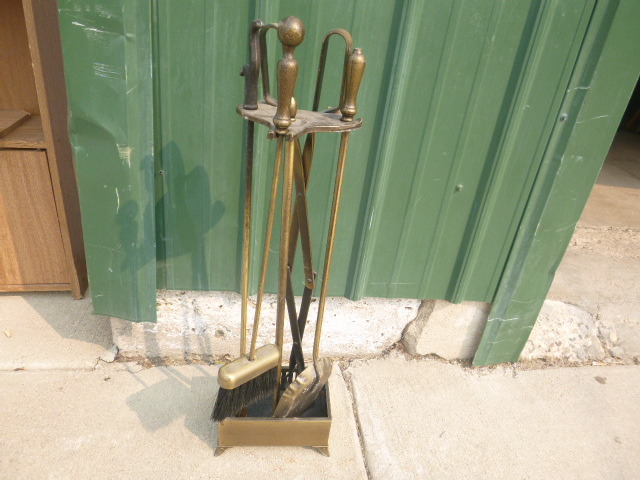 lot 71 image: Fireplace Set