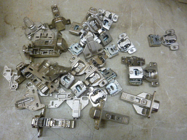 lot 75 image: Miscellaneous Cabinet Hinges