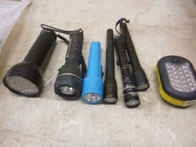 lot 92 image: Miscellaneous Flashlights