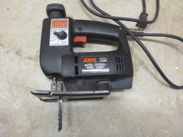 lot 100 image: Skill Auto-Scroll Vari-Orbit Jig Saw